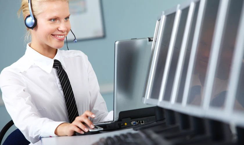 Liên lạc với nhân viên chăm sóc khách hàng Shopee Express