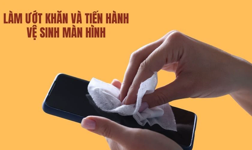 Vệ sinh m&agrave;n h&igrave;nh nhẹ nh&agrave;ng theo một chiều duy nhất