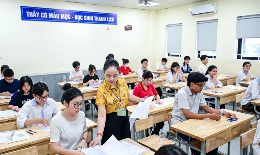 Làm gì sau khi biết phổ điểm tốt nghiệp THPT 2026