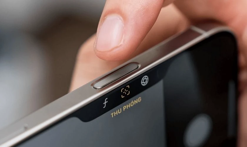 Những iPhone nào có Camera Control?