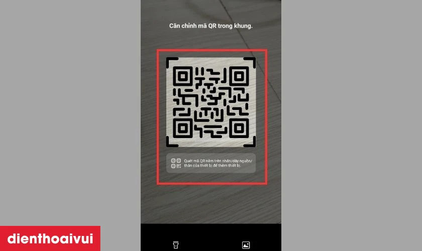 Bạn cần qu&eacute;t m&atilde; QR b&ecirc;n dưới đế camera để th&ecirc;m thiết bị