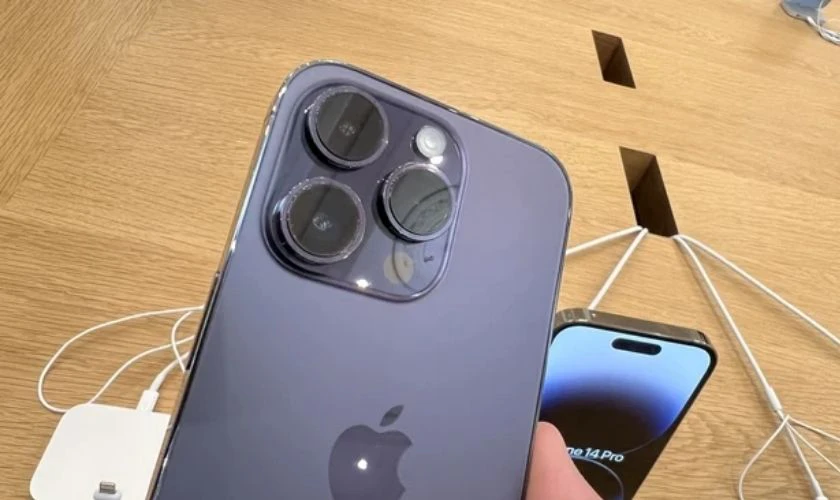 Xung đột phần mềm khiến camera iPhone 14 Pro Max bị mờ