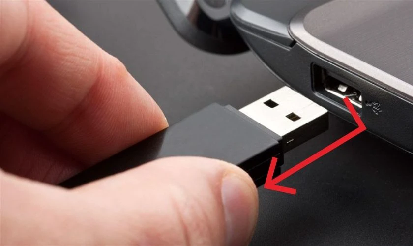 Ngắt kết nối với USB để khắc phục lỗi camera laptop bị đen