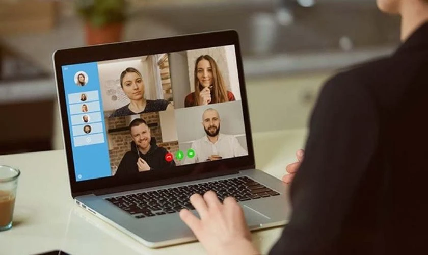 Kiểm tra th&ocirc;ng số v&agrave; thiết kế camera laptop trước khi mua sắm