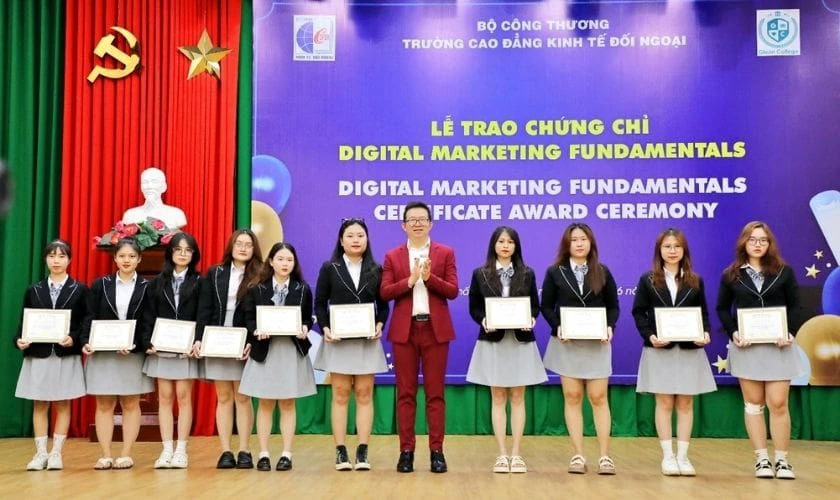 Các khoản chi phí khác ngoài Cao Đẳng Kinh Tế Đối Ngoại học phí