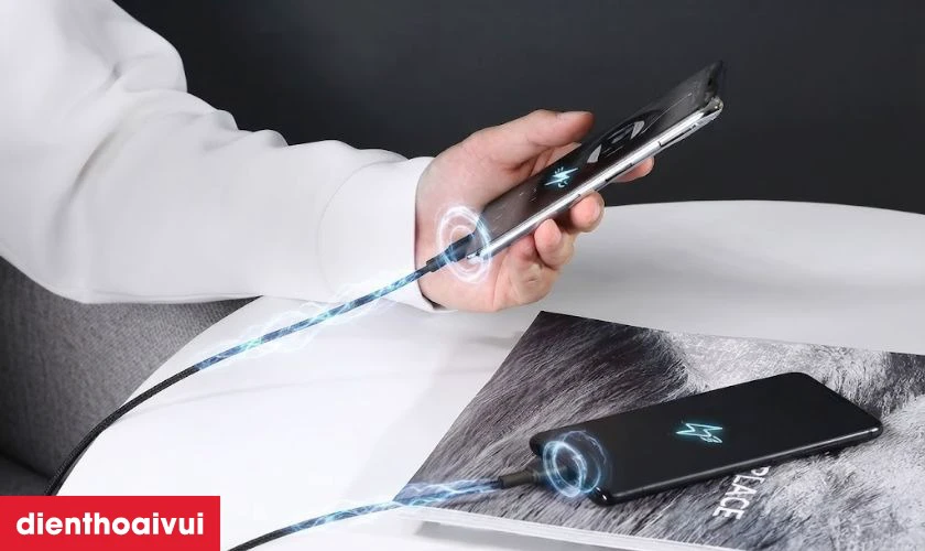 Khả năng sạc và truyền dữ liệu của cáp Usb-C to Lightning