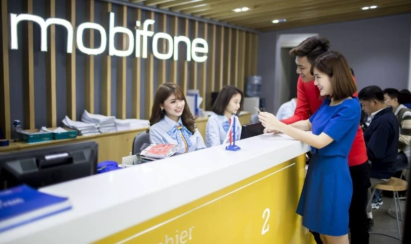Mang theo CMND/CCCD v&agrave; sim điện thoại đến cửa h&agrave;ng gần nhất