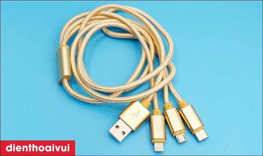 Chọn c&aacute;p sạc All in one t&iacute;ch hợp nhiều loại đầu kết nối