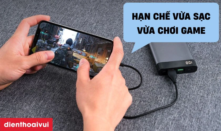 Hạn chế vừa sạc vừa chơi game