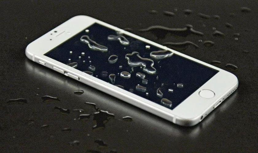 iPhone bị nhiễm nước