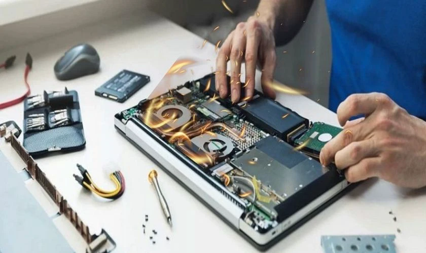 Chập main laptop có ảnh hưởng đến linh kiện khác không?
