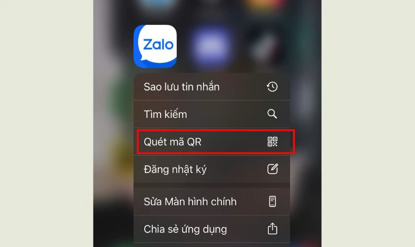 H&atilde;y nhấn giữ biểu tượng Zalo ngo&agrave;i m&agrave;n h&igrave;nh ch&iacute;nh, sau đ&oacute; chọn Qu&eacute;t m&atilde; QR