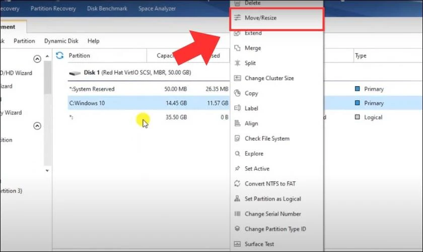 Nhấn chuột phải v&agrave;o ổ cứng m&agrave; bạn muốn ph&acirc;n v&ugrave;ng chọn Move/Resize Partition.