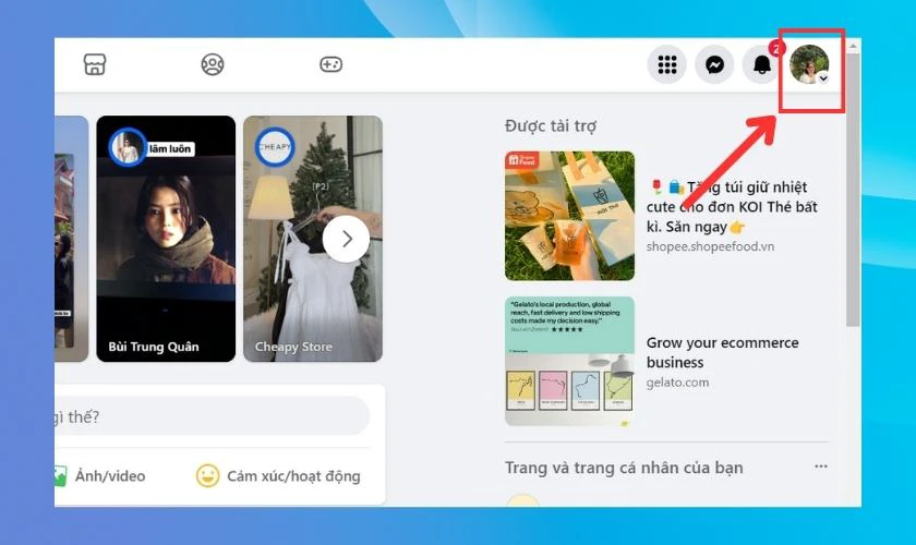 Truy cập vào Facebook và nhấn mũi tên bên góc trên màn hình