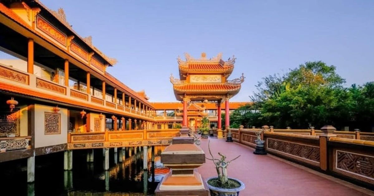 Ch&ugrave;a Nam Sơn