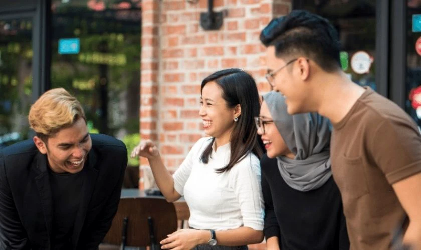 Lời chúc Tết bạn bè 2026 hài hước
