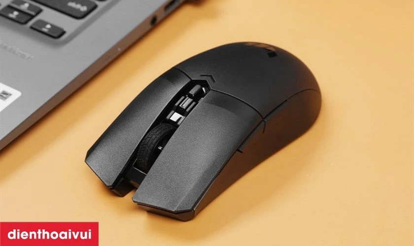 Thiết kế nhẹ v&agrave; thuận cả hai tay