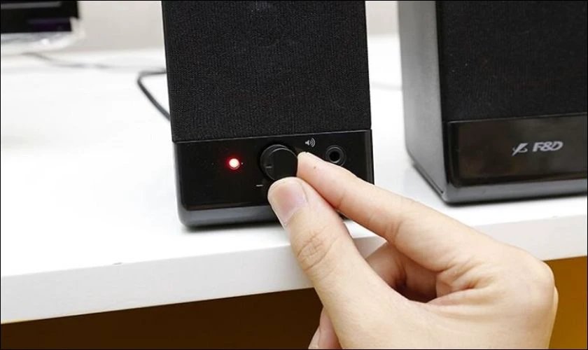 Kết nối kh&ocirc;ng d&acirc;y Soundbar gi&uacute;p chuyển &acirc;m thanh từ tivi Samsung ra loa ngo&agrave;i