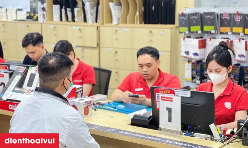 Thay pin iPhone quận Đống Đa tại Điện Thoại Vui