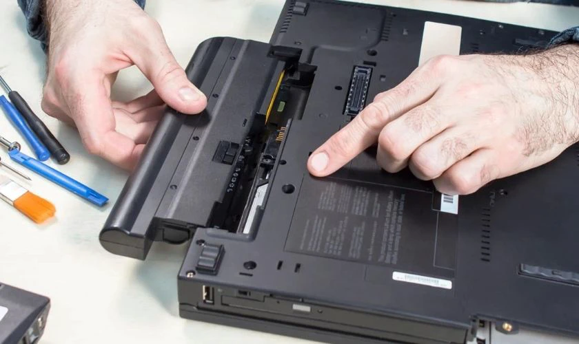 Laptop không khởi động được do lỗi pin