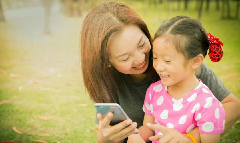 Có nên mua điện thoại cho trẻ 10 tuổi sử dụng không 2026?