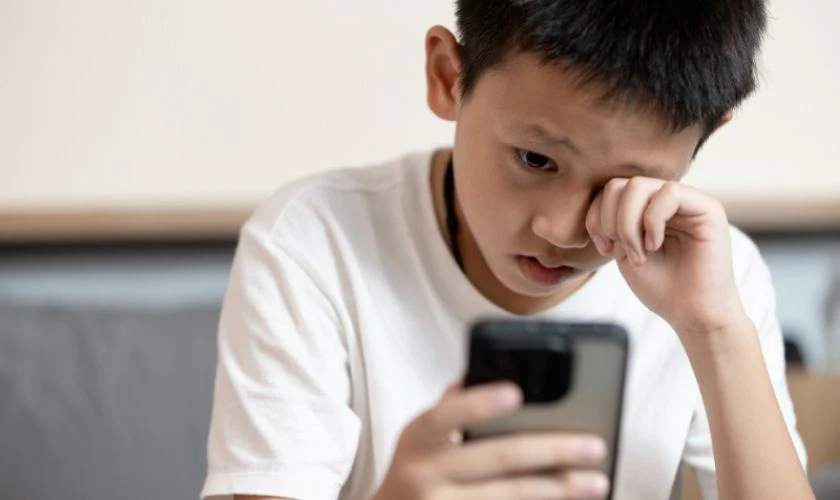 Nhược điểm khi trẻ 10 tuổi sử dụng điện thoại