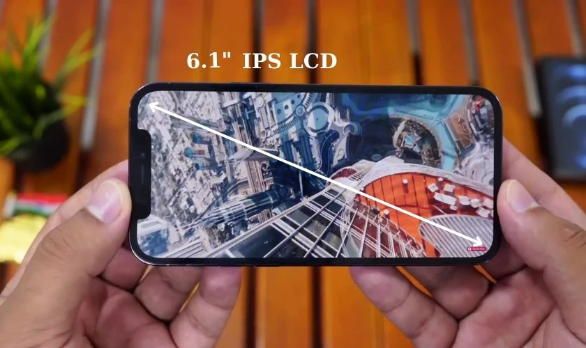 M&agrave;n h&igrave;nh 6.1inch iPS LCD hiện thị h&igrave;nh ảnh ch&acirc;n thực, sống động