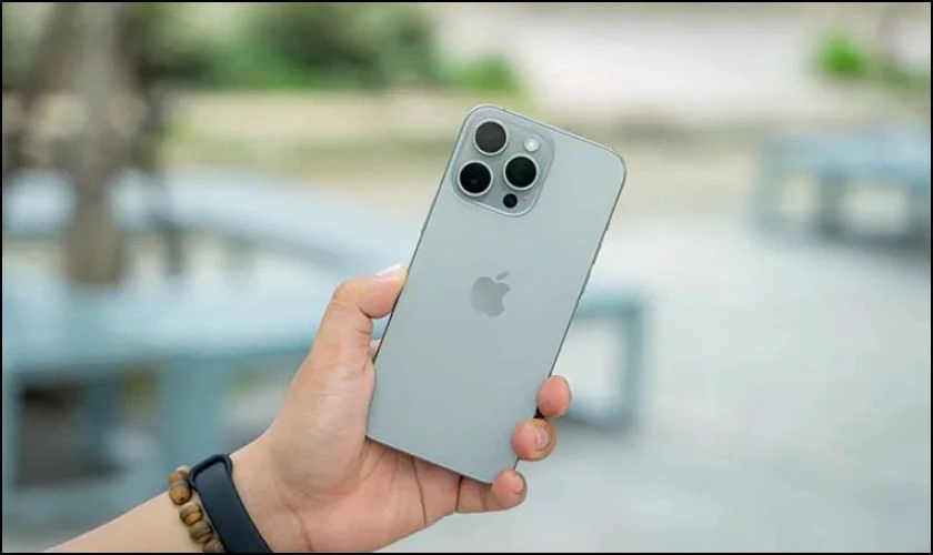 Thiết kế nhỏ gọn v&agrave; nhẹ, vừa vặn ho&agrave;n hảo v&agrave;o tay