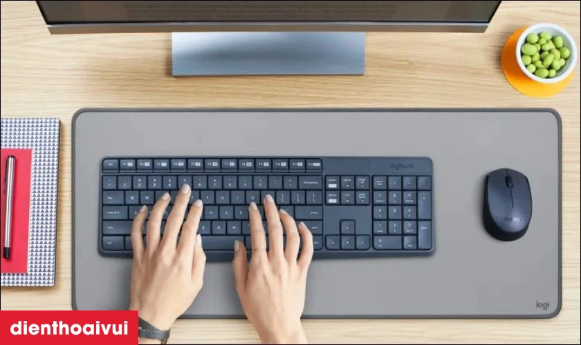 Logitech MK235 hiệu suất tốt, gi&aacute; th&agrave;nh thấp được nhiều người lựa chọn