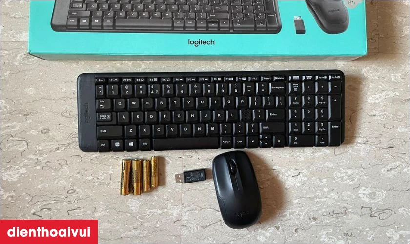 Combo chuột b&agrave;n ph&iacute;m kh&ocirc;ng d&acirc;y Logitech MK215 - Sự lựa chọn l&yacute; tưởng cho team văn ph&ograve;ng