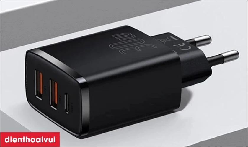 Baseus Compact 30W 3 cổng 2 x USB-A + USB-C
