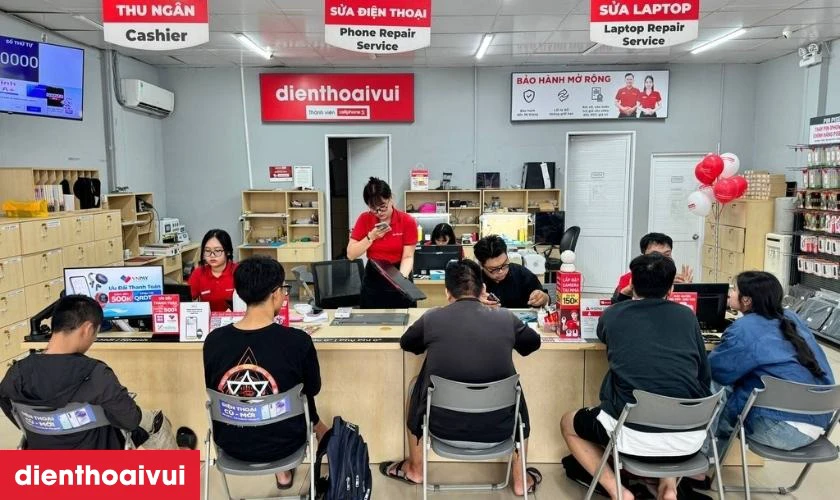 N&ecirc;n mua sản phẩm củ sạc Devia 1 cổng EU V3 trắng tại đ&acirc;u