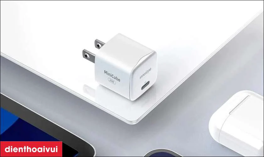 Sạc Innostyle siêu nhỏ Ultra Minicube 20W Đen