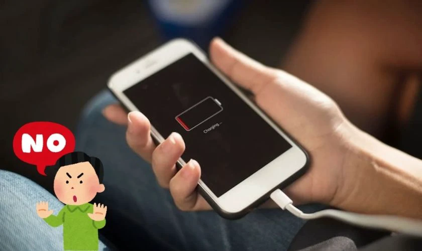 Kh&ocirc;ng vừa sạc vừa sử dụng