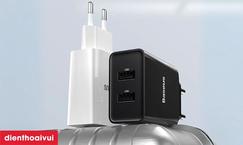 Thiết kế của củ sạc nhanh Baseus compact 2 cổng USB-A 