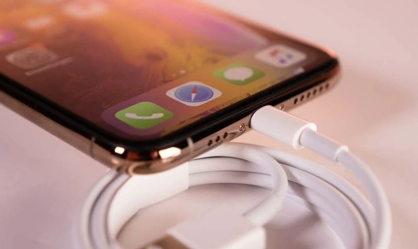 C&oacute; n&ecirc;n sử dụng củ sạc OPPO để sạc cho iPhone kh&ocirc;ng?