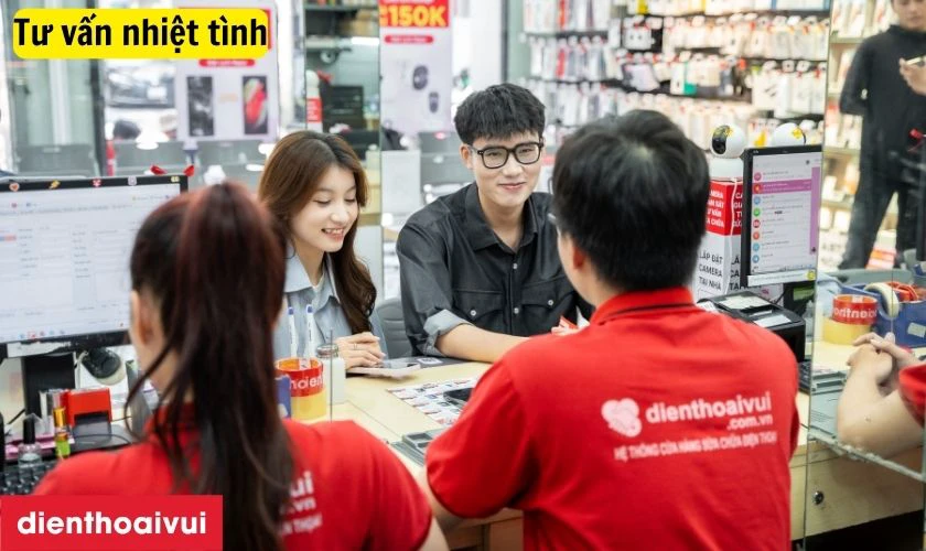 Mua sạc ch&iacute;nh h&atilde;ng tại cửa h&agrave;ng Điện Thoại Vui