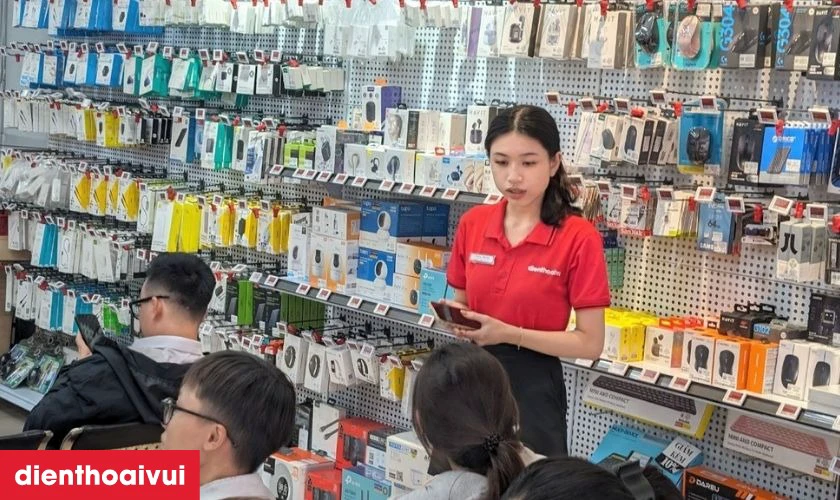 Nh&acirc;n vi&ecirc;n sẵn s&agrave;ng xuất h&oacute;a đơn eVAT khi kh&aacute;ch h&agrave;ng c&oacute; nhu cầu