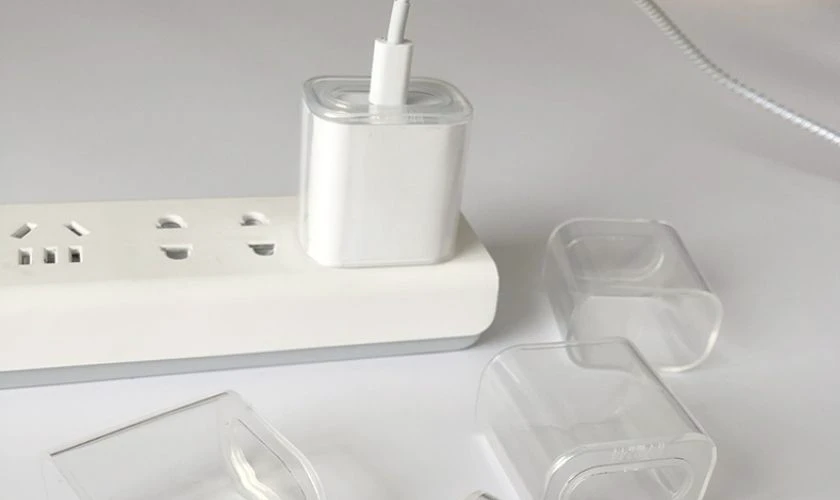 Bỏ ốp bảo vệ củ sạc