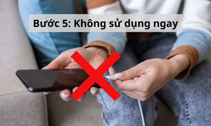 Kh&ocirc;ng sử dụng ngay khi củ sạc v&ocirc; nước
