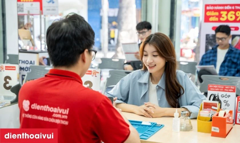 Mua củ sạc chính hãng tại cửa hàng Điện Thoại Vui?
