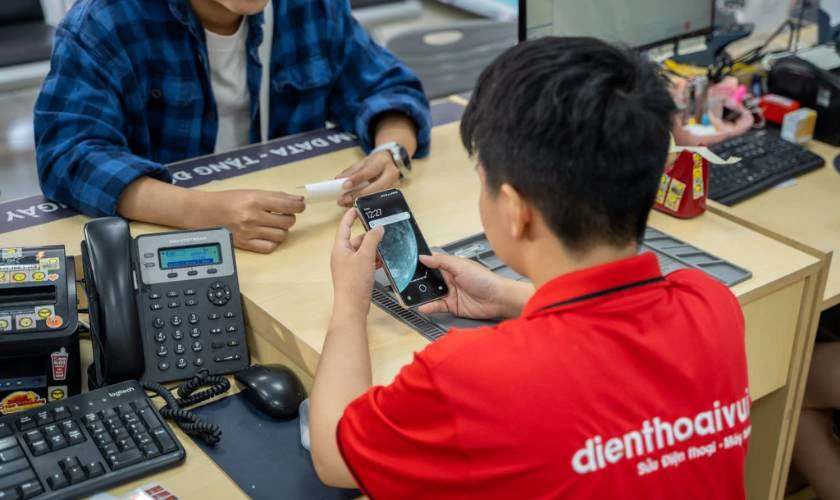Mua điện thoại cũ giá tốt tại Điện Thoại Vui quận 10