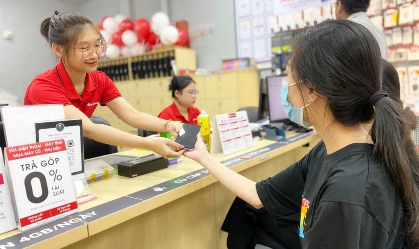 Mua điện thoại cũ chính hãng, giá tốt tại Điện Thoại Vui quận 9