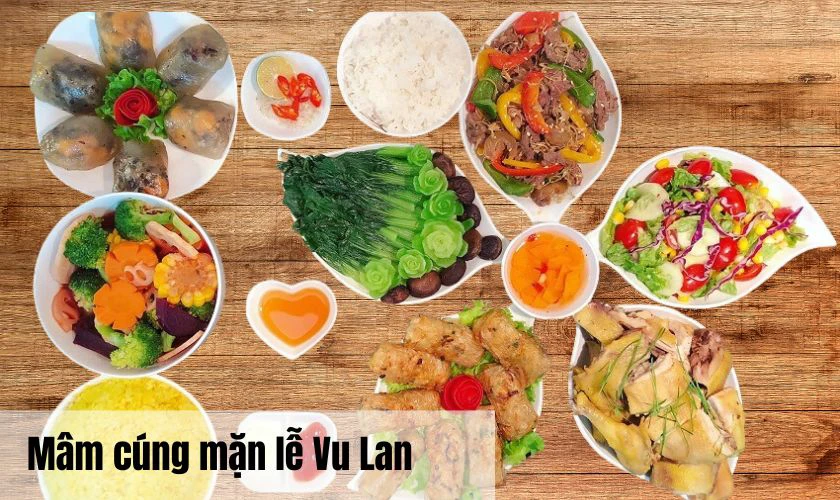 Chuẩn bị m&acirc;m c&uacute;ng mặn để c&uacute;ng gia ti&ecirc;n trong ng&agrave;y lễ Vu Lan