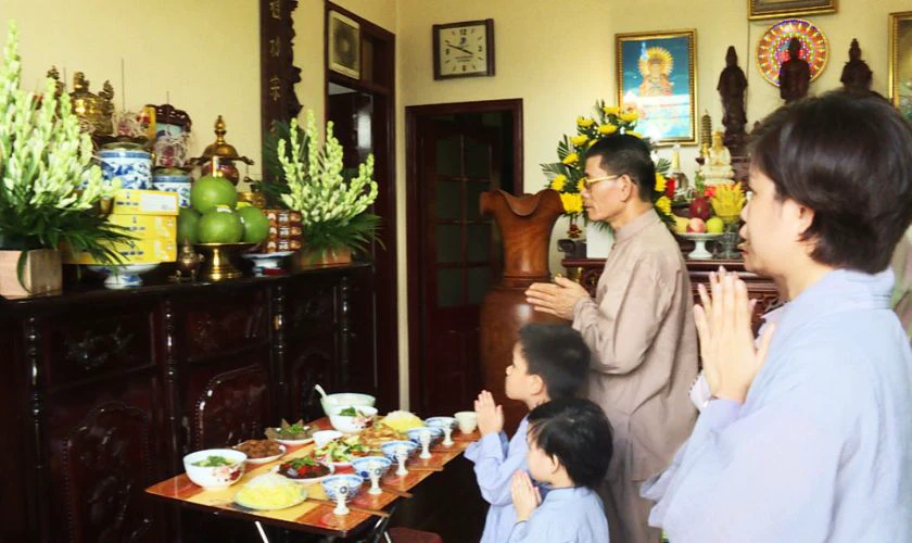 Văn khấn l&agrave; một phần kh&ocirc;ng thể thiếu trong nghi thức c&uacute;ng lễ