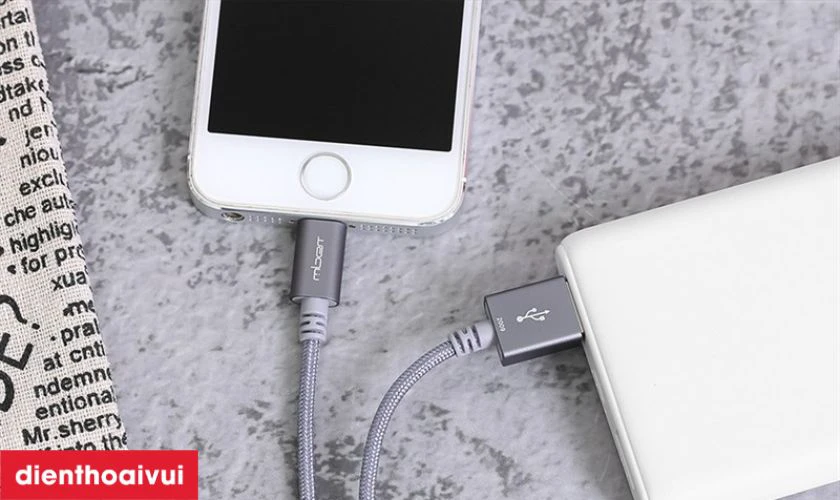C&aacute;c cổng kết nối của iPhone 6S Plus 128GB cũ trầy xước