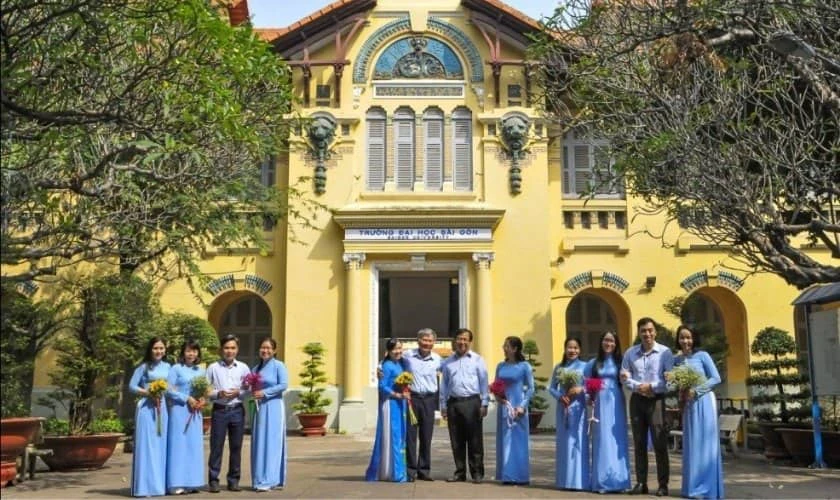 Chương trình miễn học phí và hỗ trợ sinh viên ngành Sư phạm