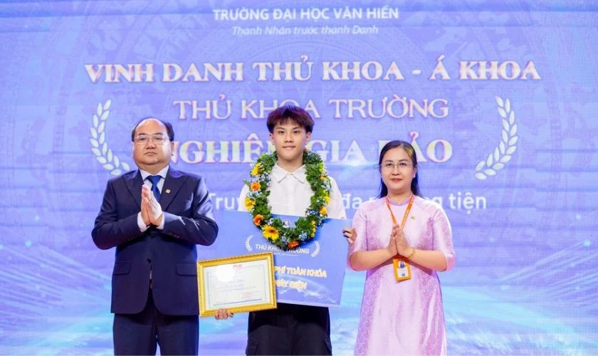 Học bổng và chính sách hỗ trợ