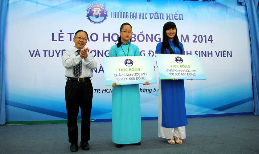 Chính sách miễn giảm học phí và học bổng Đại học Văn Hiến