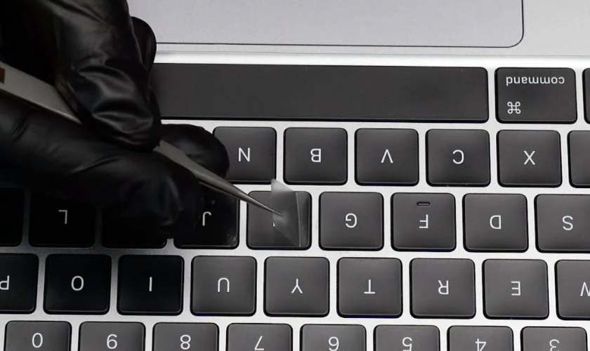 Dán bàn phím MacBook là gì?